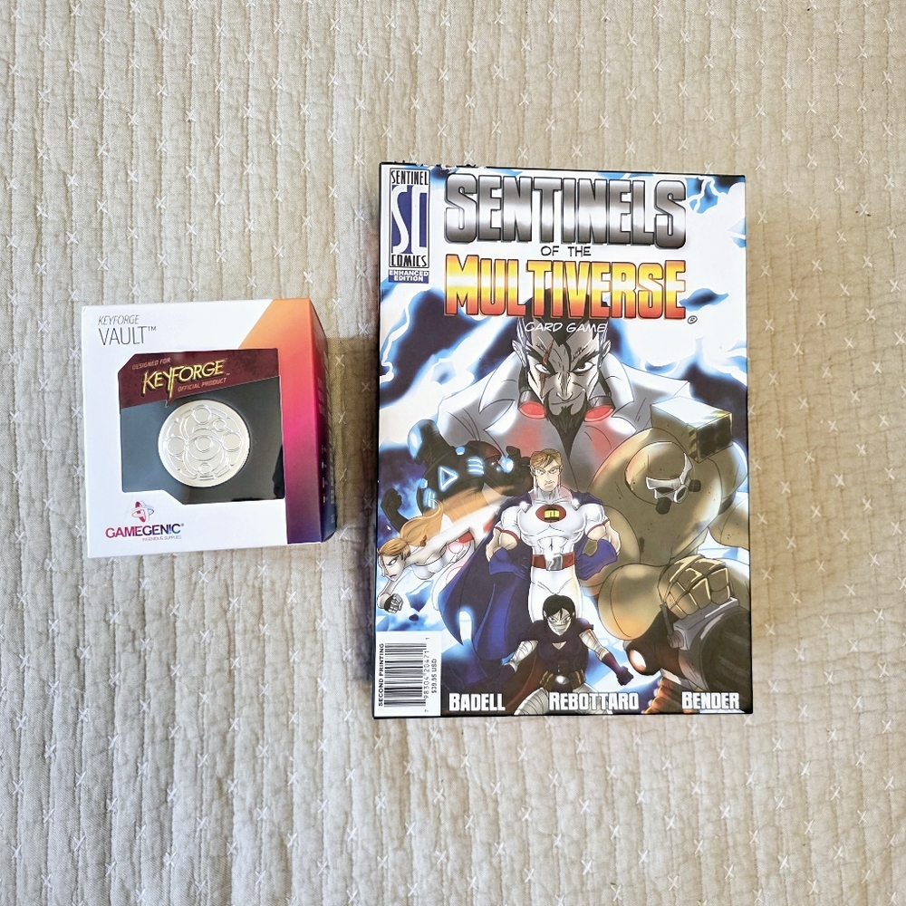 GameGenic KeyForge Vault Deck Box - Black (New) + Sentinel Of Multiverse (Used)